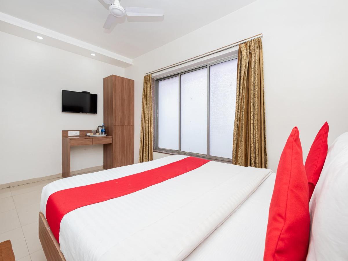 Hotel Balwas Surat Exterior foto