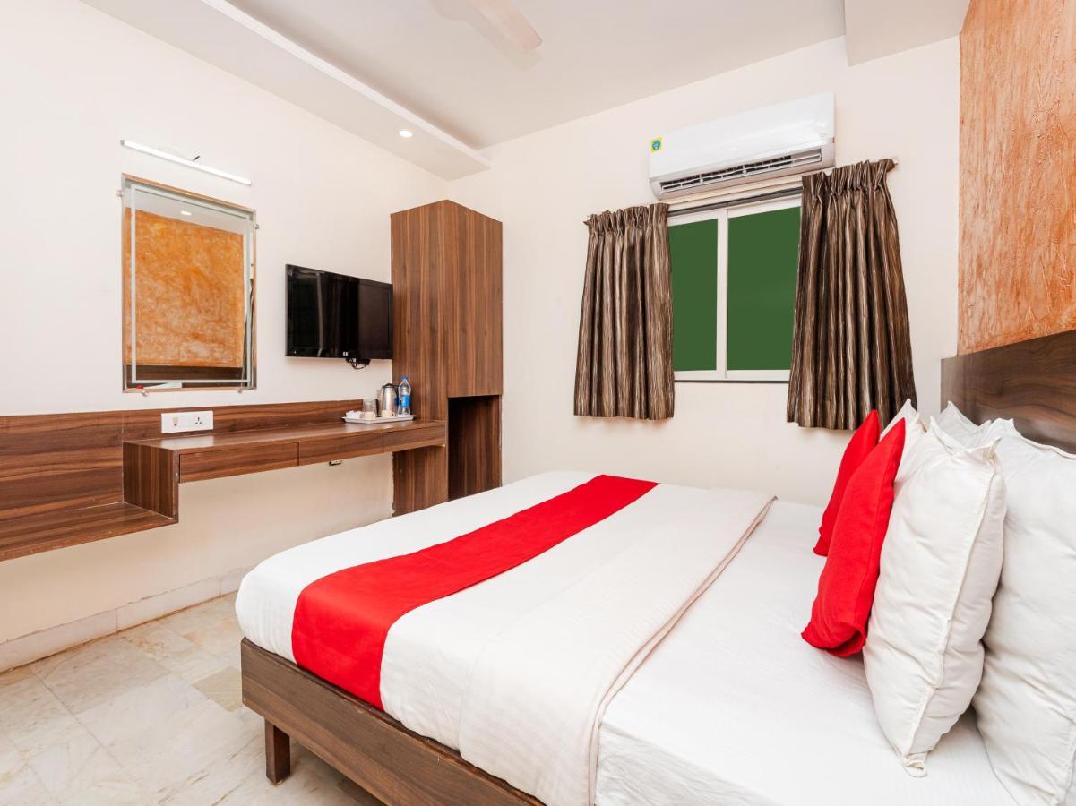 Hotel Balwas Surat Exterior foto