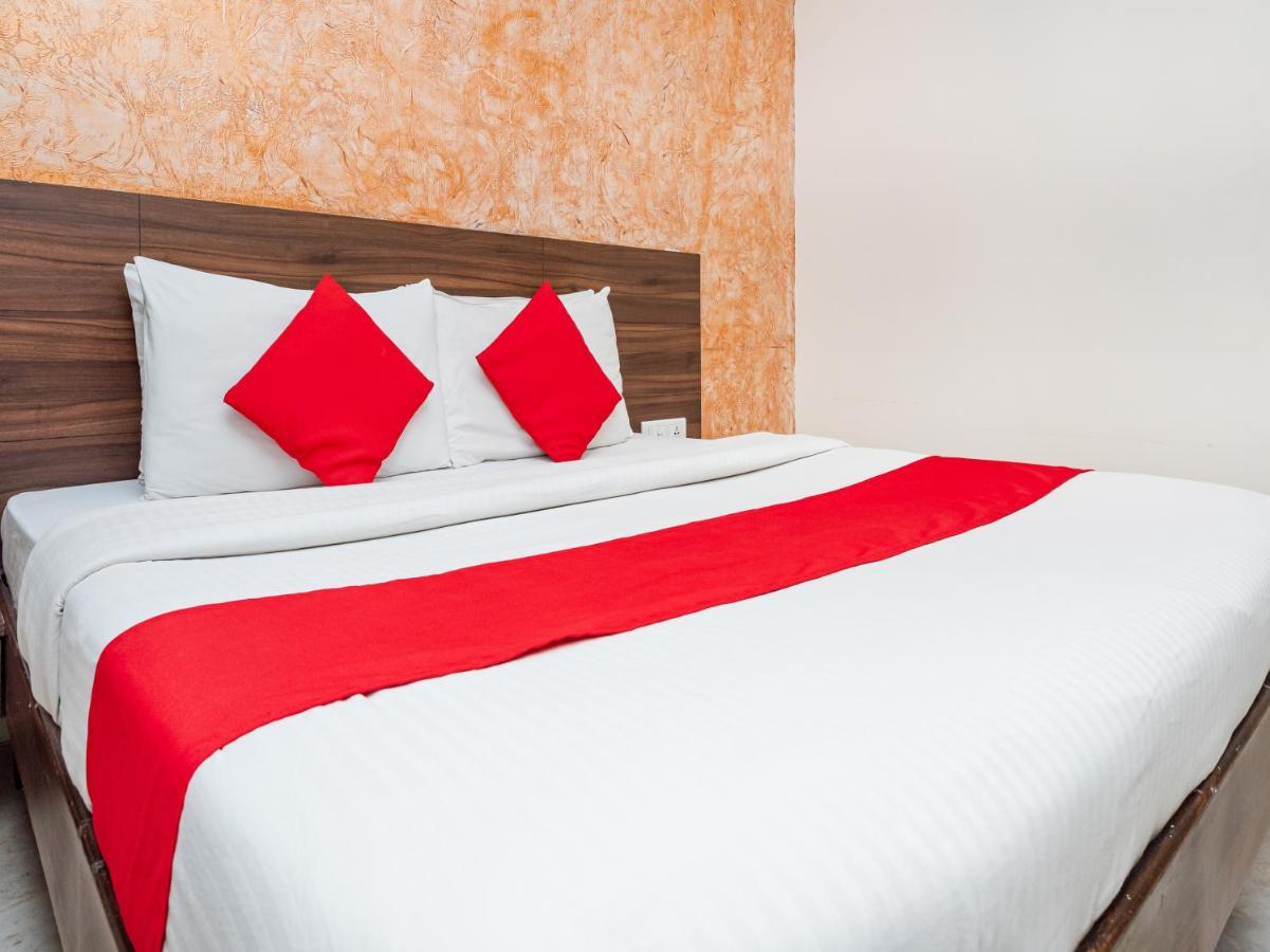 Hotel Balwas Surat Exterior foto