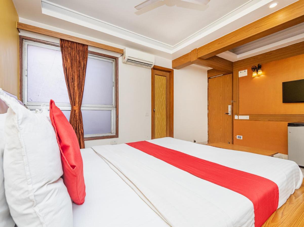 Hotel Balwas Surat Exterior foto