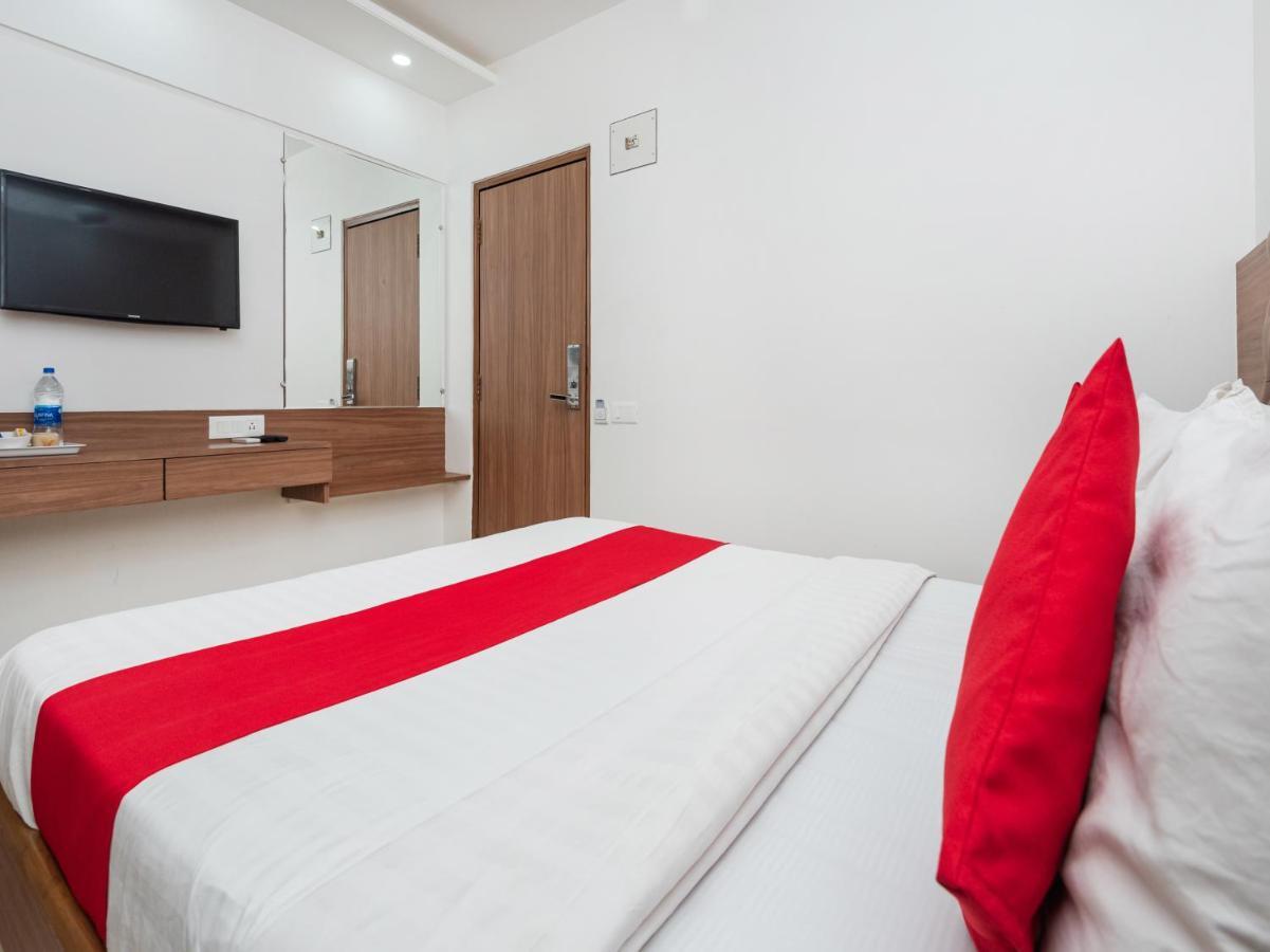Hotel Balwas Surat Exterior foto