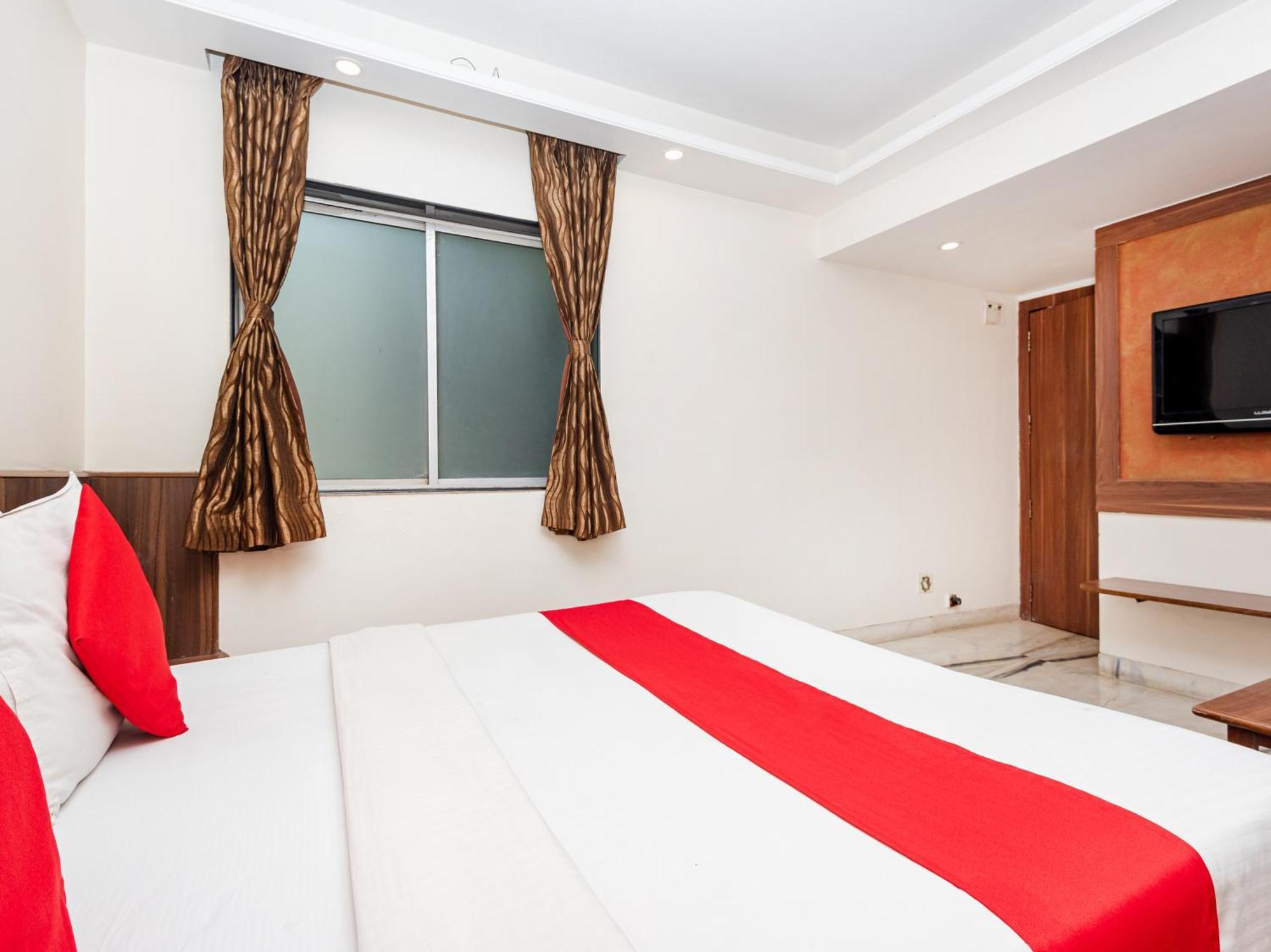 Hotel Balwas Surat Exterior foto